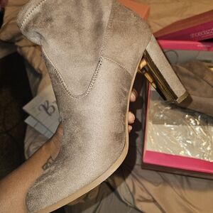 Taupe shoe dazzle ankle boots size 8.5